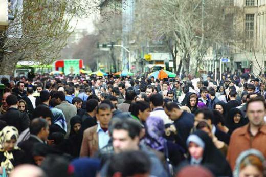 ۱۸٫۲ ٪ از خانوارهای ایرانی در بخش صنعت و معدن، ۱۲٪بخش حمل و نقل، انبارداری و ارتباطات، ۱۳٪ ساختمان، ۲۱٪ خدمات عمومی، ۷٫۵٪ خدمات ما